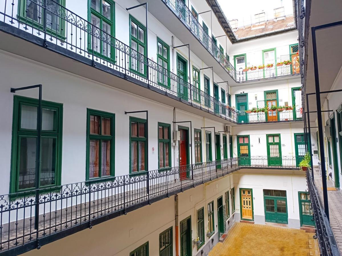 R172 Elitehost Raday Studio Apartment Budapest Luaran gambar