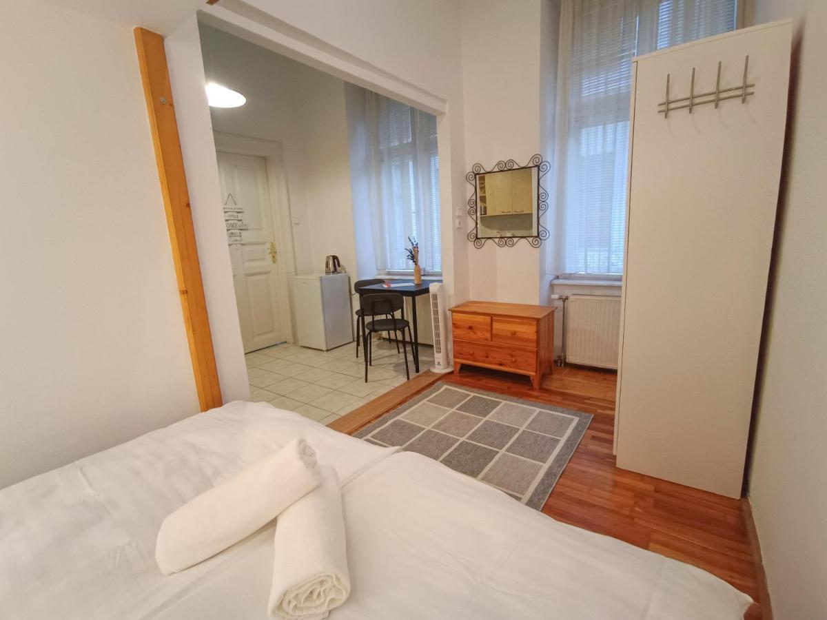 R172 Elitehost Raday Studio Apartment Budapest Luaran gambar