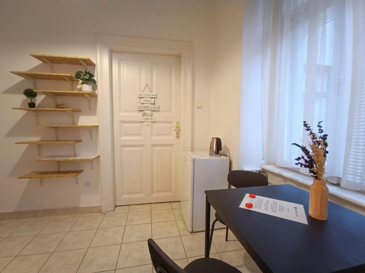R172 Elitehost Raday Studio Apartment Budapest Luaran gambar