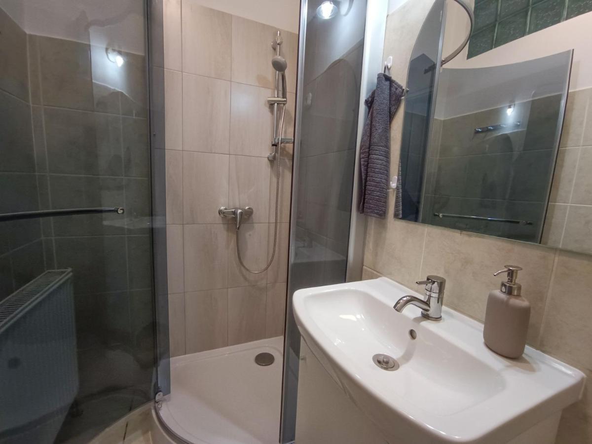 R172 Elitehost Raday Studio Apartment Budapest Luaran gambar