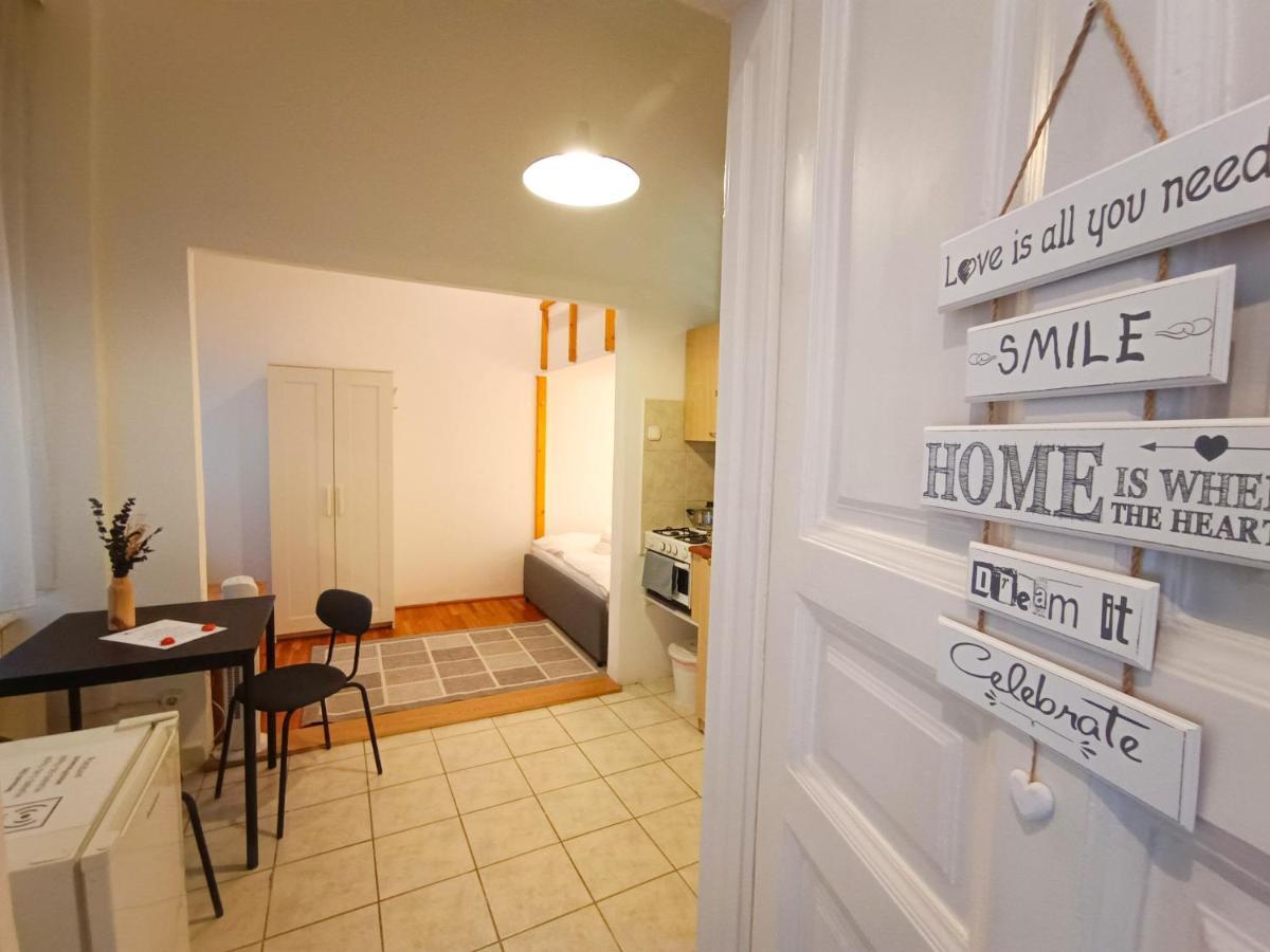 R172 Elitehost Raday Studio Apartment Budapest Luaran gambar