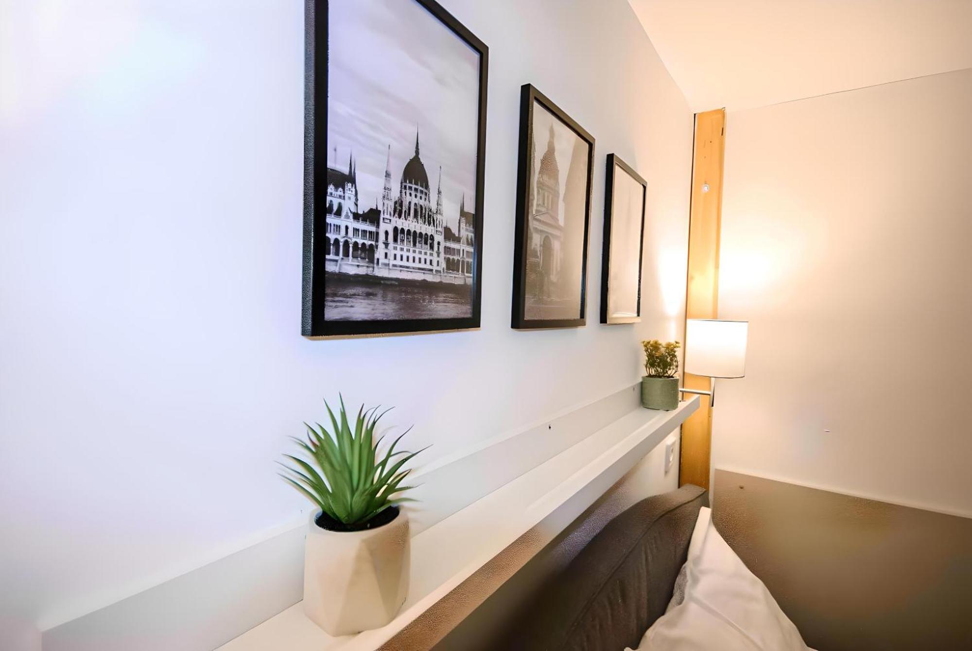 R172 Elitehost Raday Studio Apartment Budapest Luaran gambar